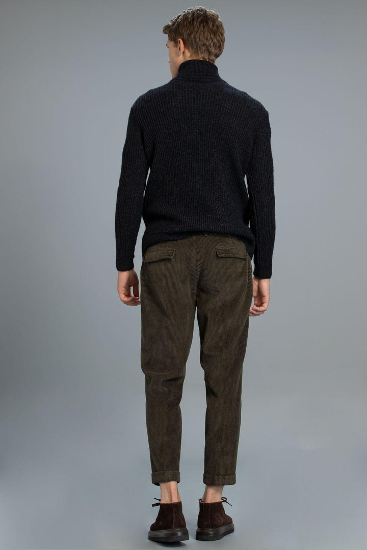 Tailored Comfort: Premium Men's Khaki Chino Trousers with Single Pleat - Texmart